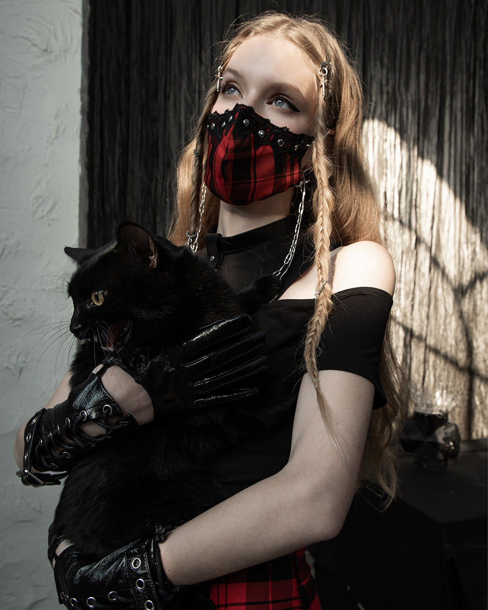OPS234 Daily Life Urban Punk Chic Chained Mask - Red & Black Plaid