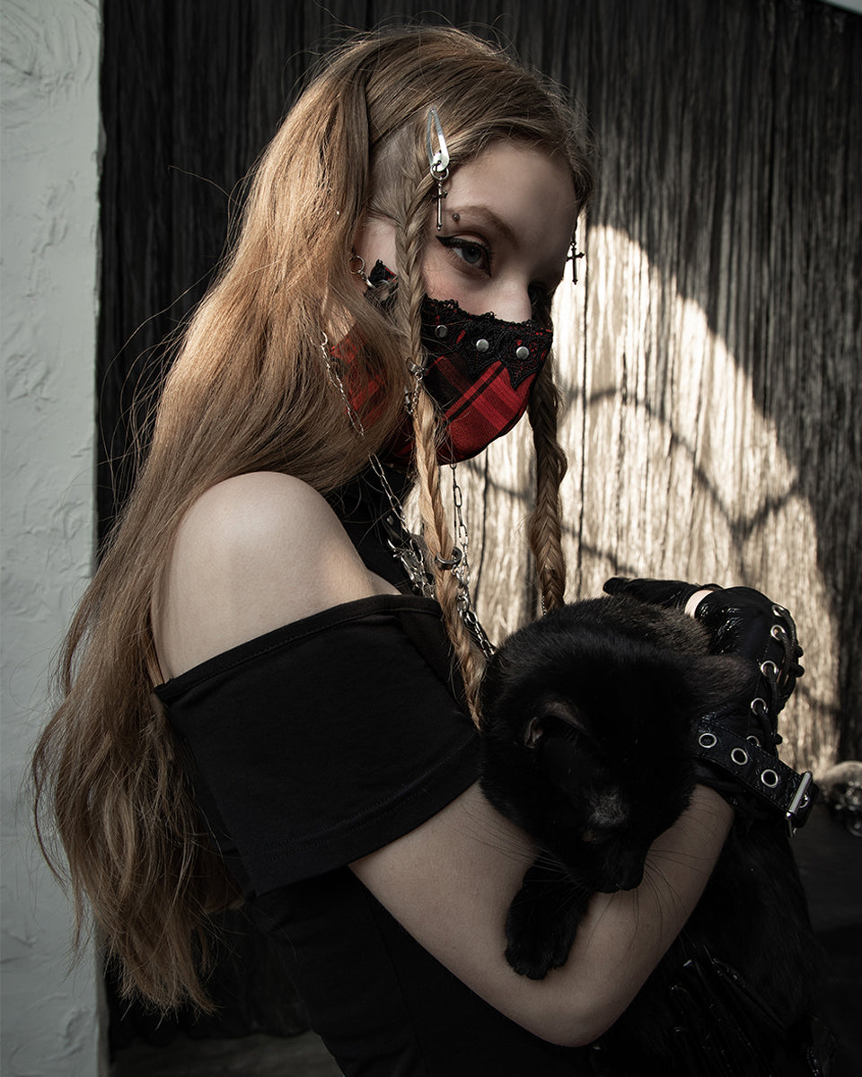 OPS234 Daily Life Urban Punk Chic Chained Mask - Red & Black Plaid